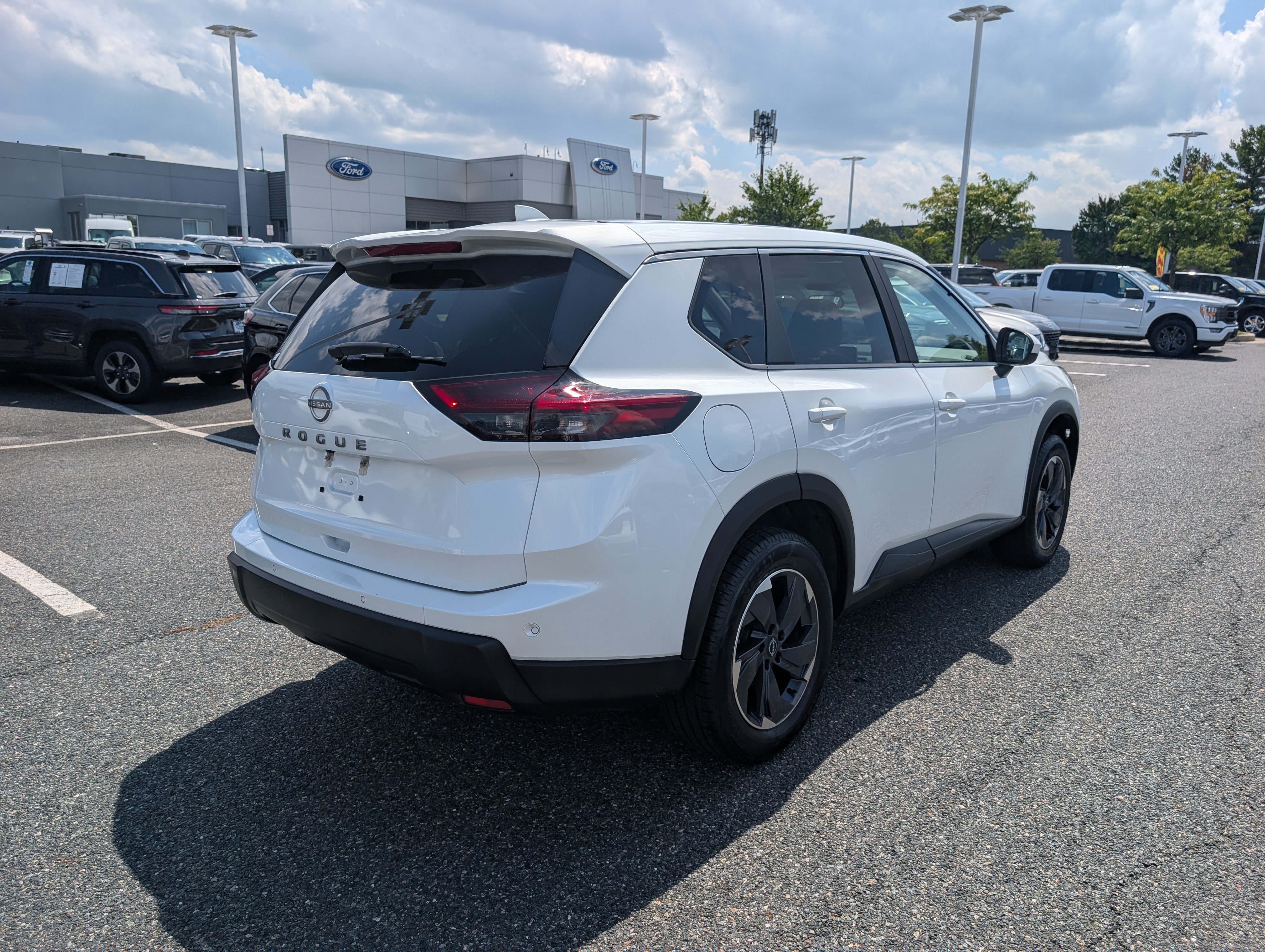 Used 2025 Nissan Rogue SV FWD image 3