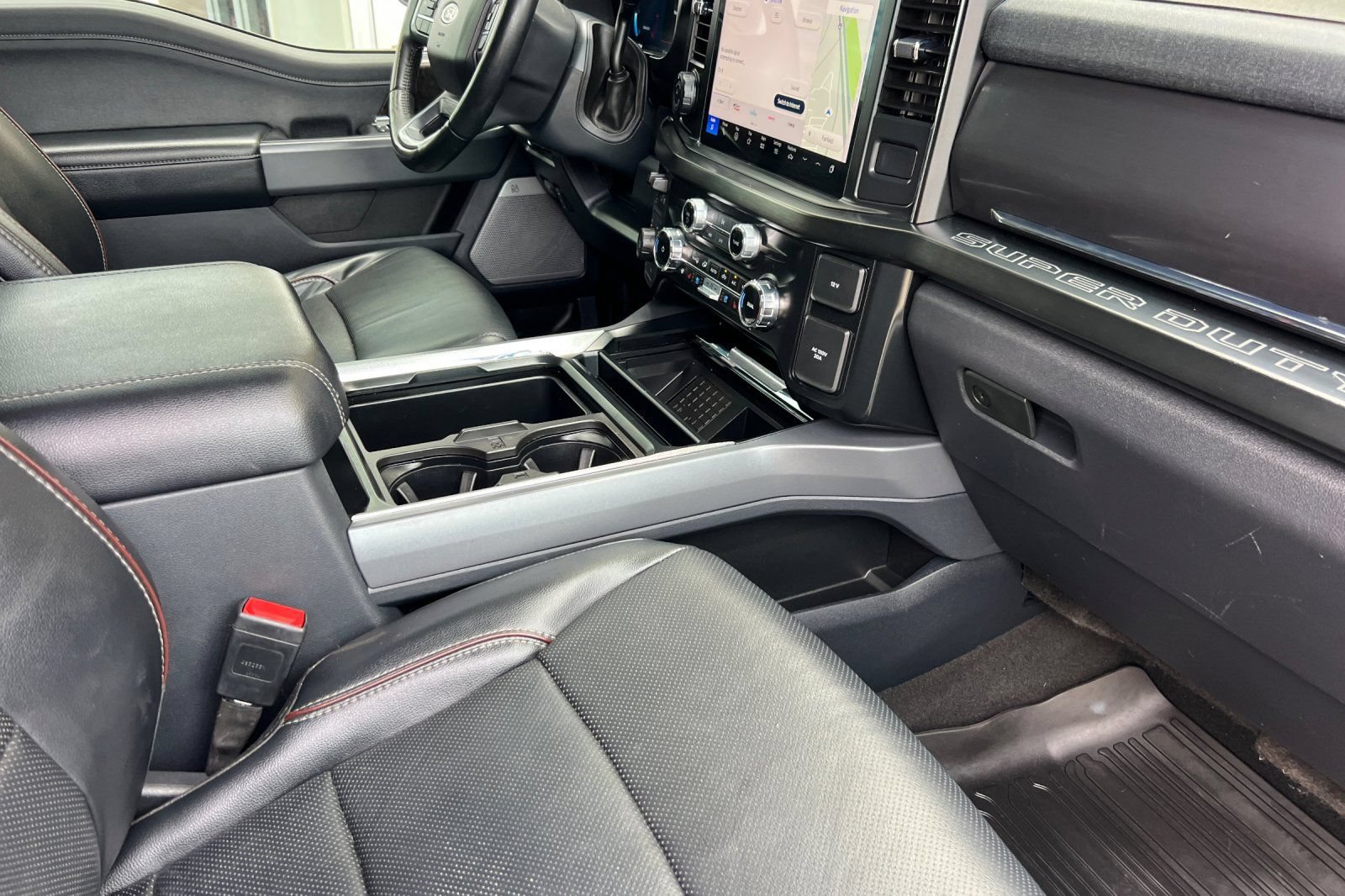 Certified 2024 Ford F250 Lariat w/ Lariat Ultimate Package AWD/4WD image 15