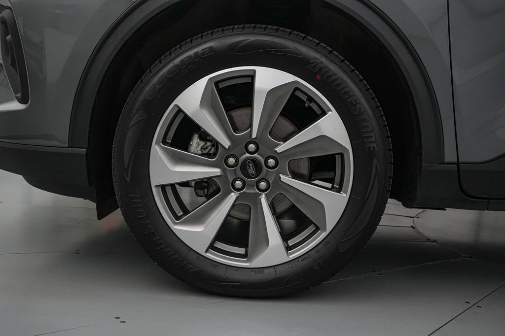 Certified 2025 Ford Escape Platinum AWD/4WD image 10