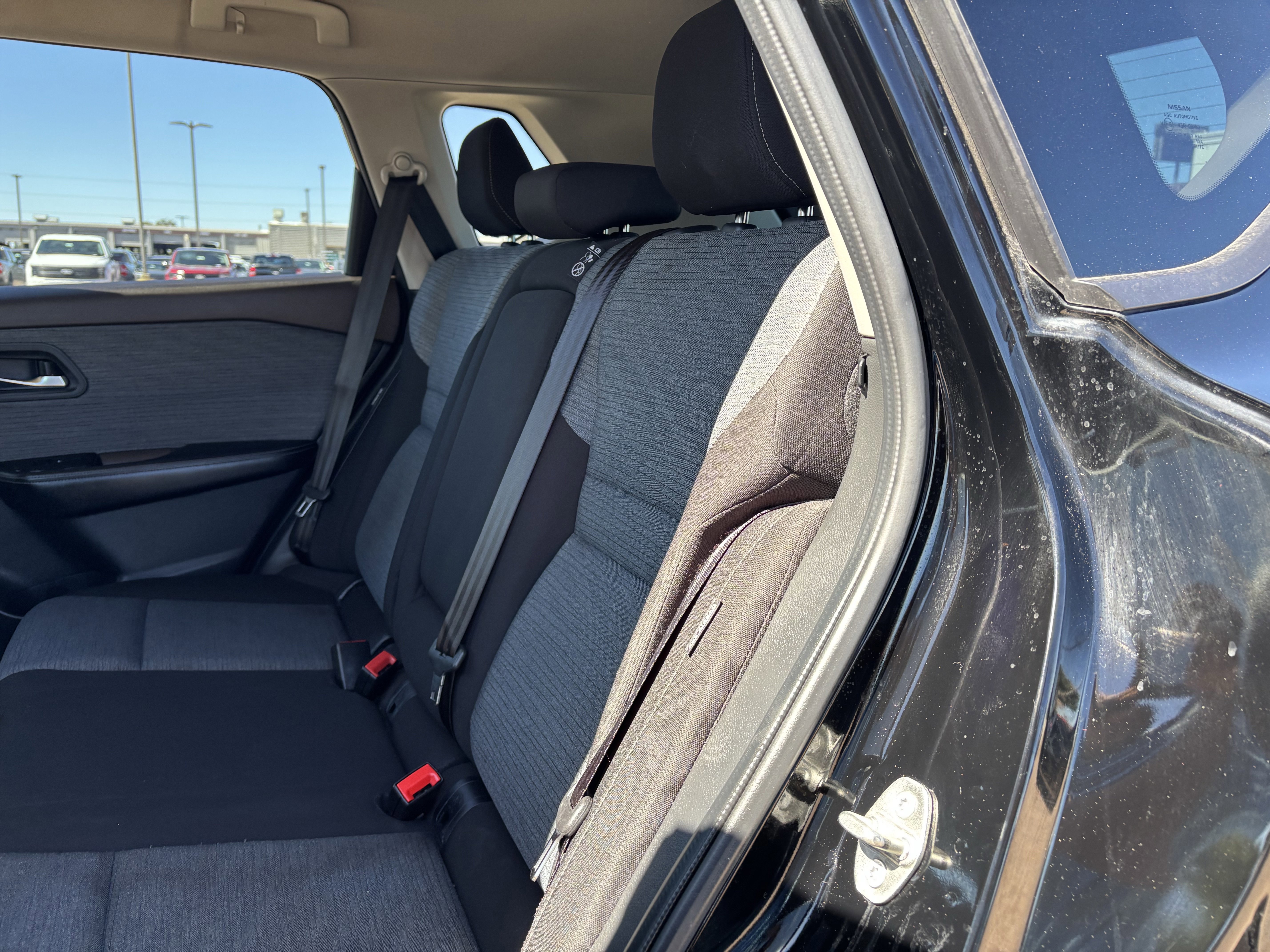 Used 2023 Nissan Rogue SV image 16