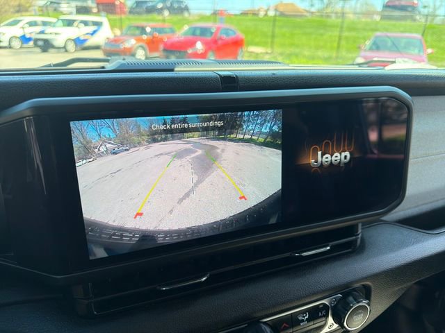 Used 2024 Jeep Wrangler Willys AWD/4WD image 39