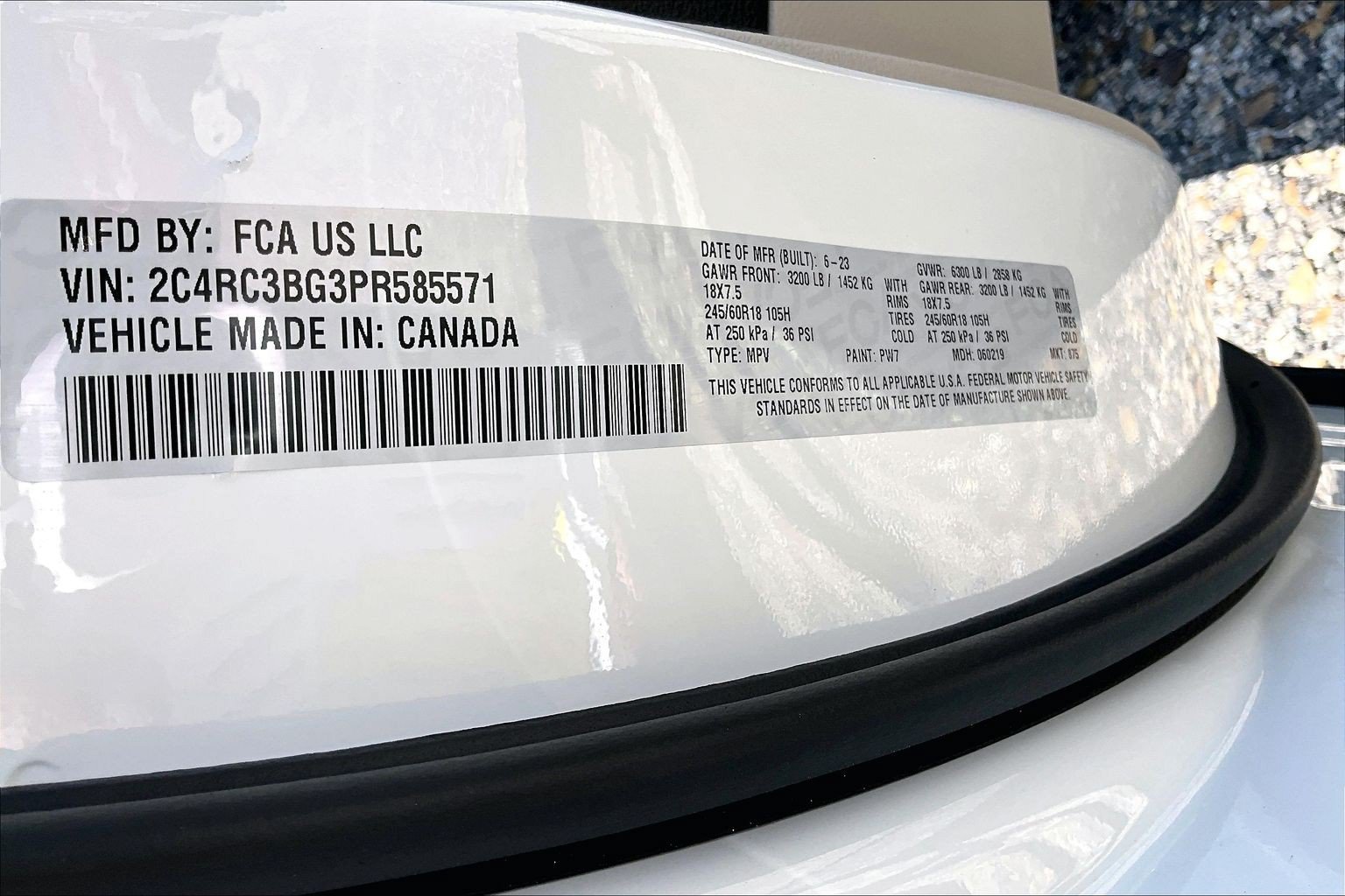 Used 2023 Chrysler Pacifica Touring-L AWD/4WD image 36