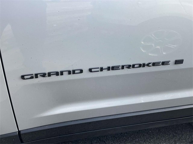 Used 2024 Jeep Grand Cherokee L Limited w/ Black Appearance Package image 4