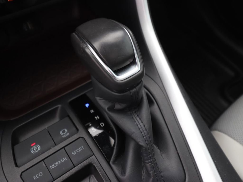 Used 2024 Toyota RAV4 Limited FWD image 20