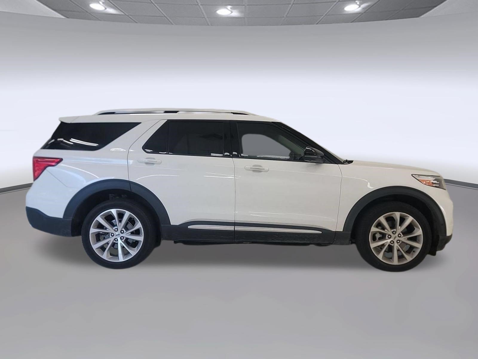 Certified 2022 Ford Explorer Platinum w/ Equipment Group 601A AWD/4WD image 6