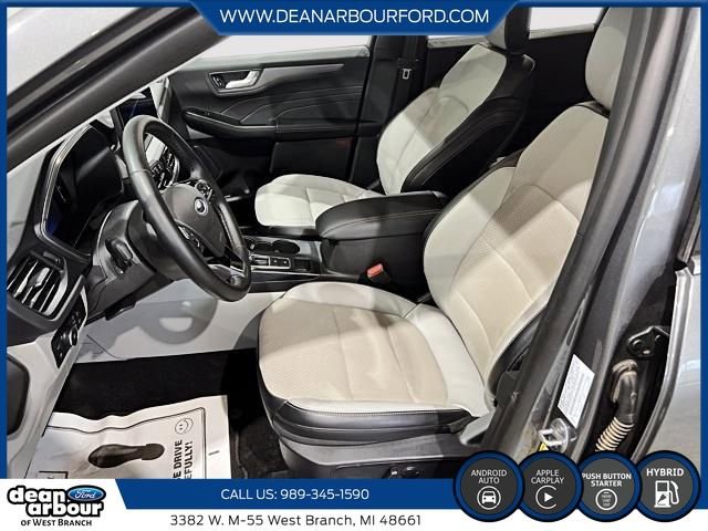 Certified 2025 Ford Escape SE w/ Class II Trailer Tow Package FWD image 9