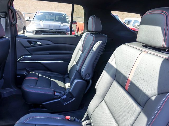 Used 2026 Chevrolet Traverse RS w/ LPO, Floor Liner Package AWD/4WD image 18