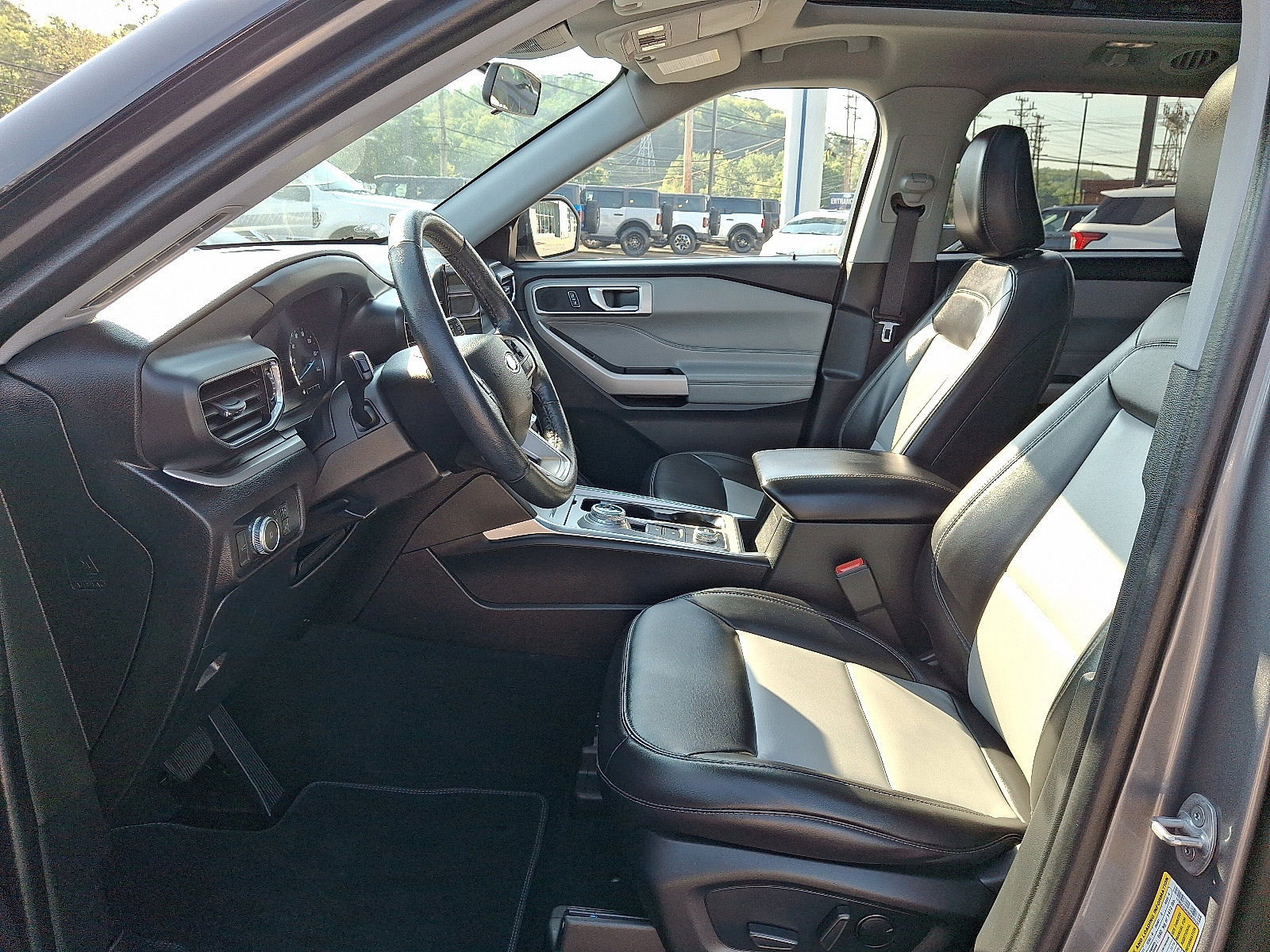 Certified 2022 Ford Explorer XLT w/ Equipment Group 202A AWD/4WD image 14