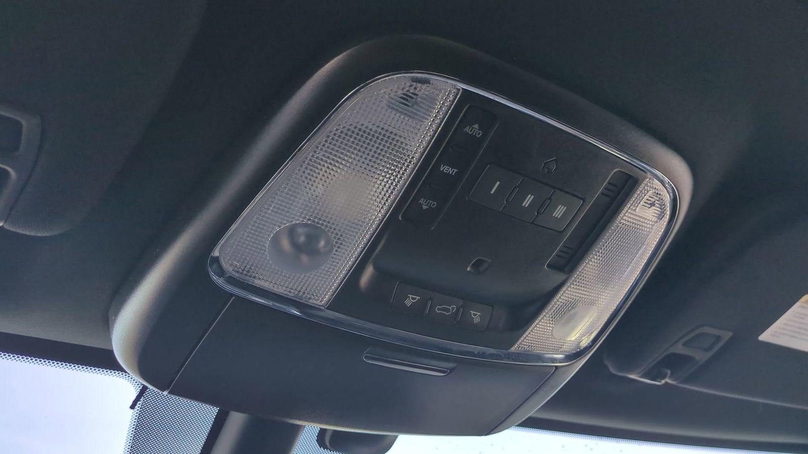 Used 2019 Jeep Grand Cherokee Limited w/ Trailer Tow Group IV image 35