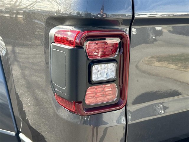 Used 2024 Jeep Gladiator Sport image 12