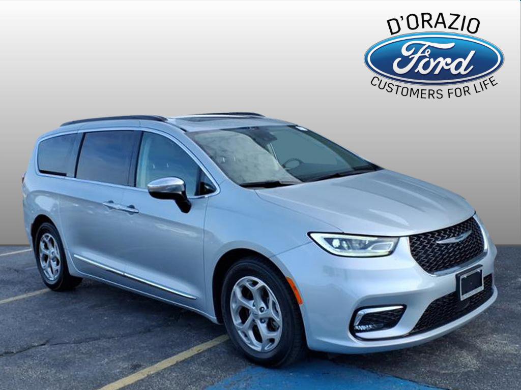 Used 2023 Chrysler Pacifica Limited FWD image 1