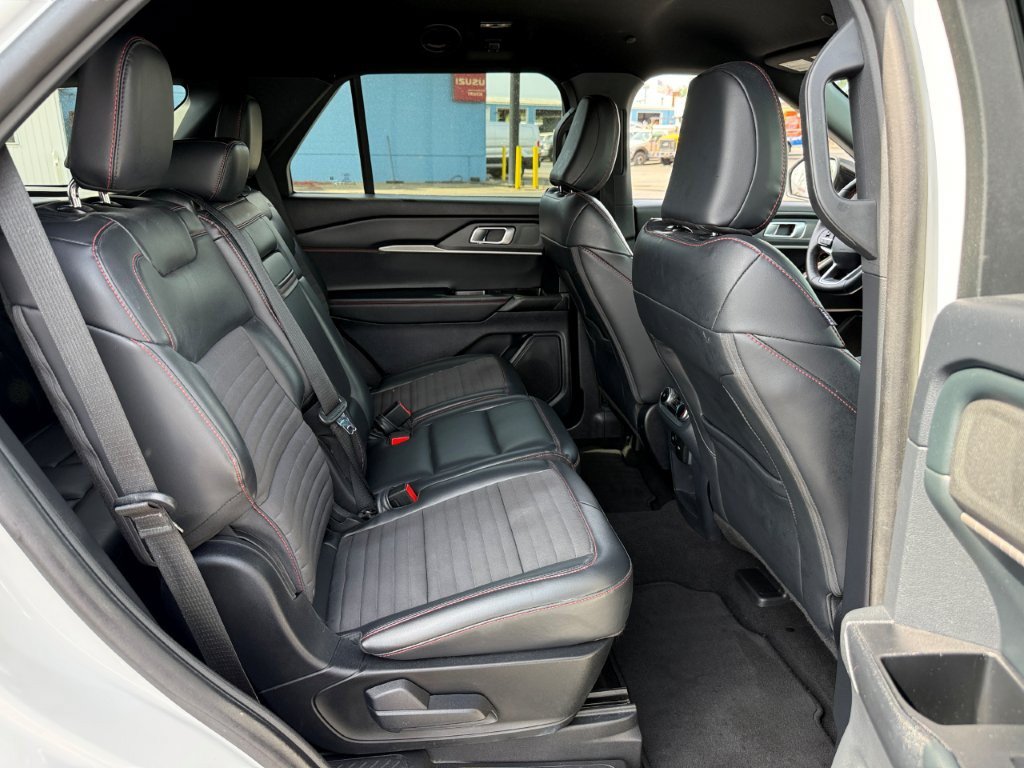 Certified 2025 Ford Explorer ST-Line w/ ST-Line Street Pack AWD/4WD image 24