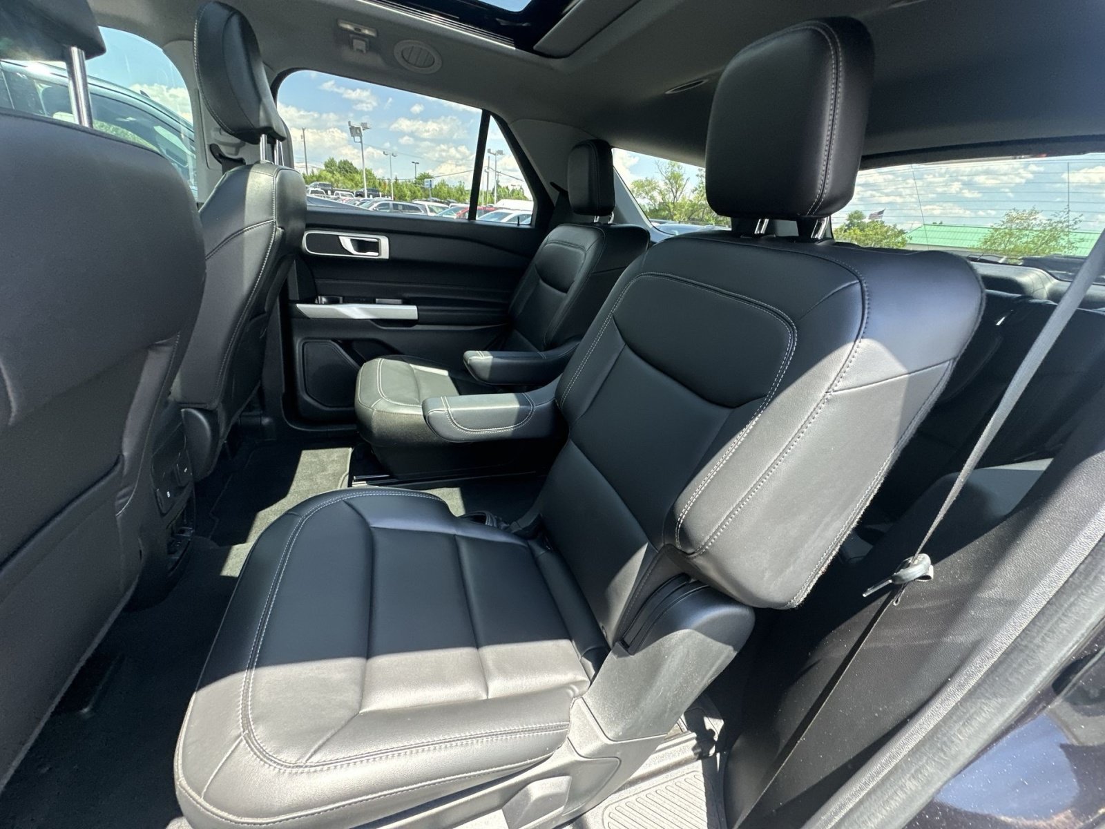 Certified 2022 Ford Explorer XLT w/ Equipment Group 202A AWD/4WD image 32