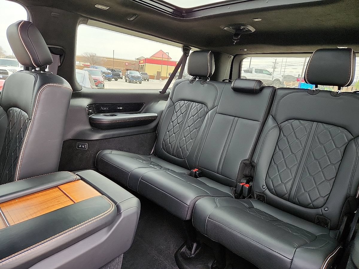 Used 2024 Jeep Grand Wagoneer L Series III AWD/4WD image 5