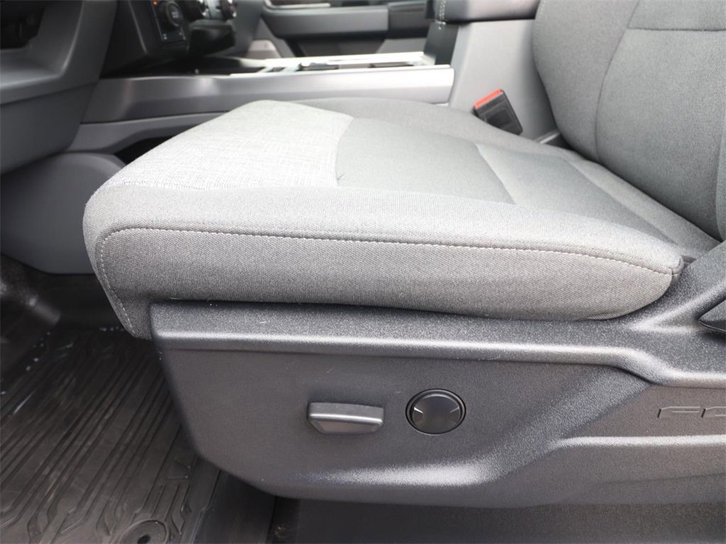 Certified 2025 Ford F250 XLT w/ Black Appearance Package image 16