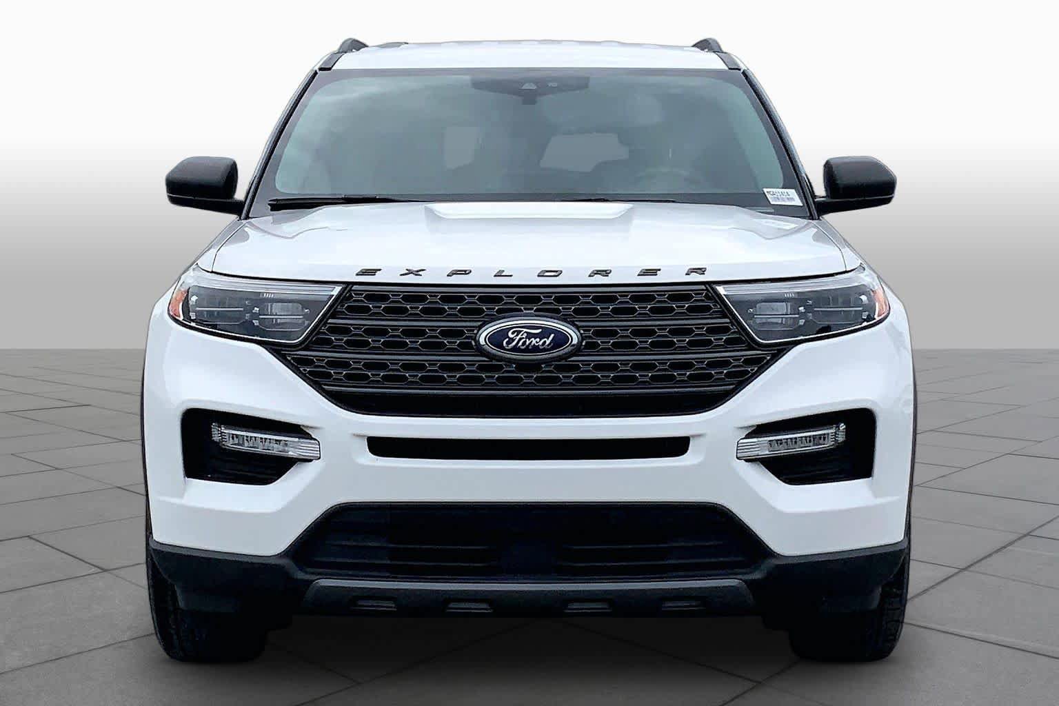 Certified 2021 Ford Explorer XLT w/ Equipment Group 202A RWD image 4