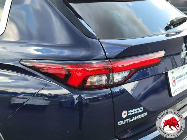 Used 2022 Mitsubishi Outlander SEL Black Edition FWD image 12