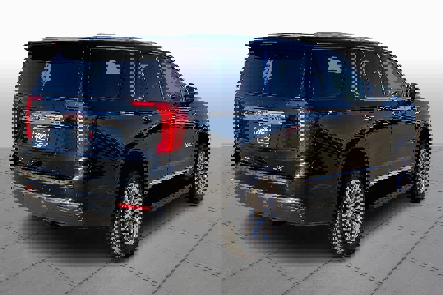 Used 2023 GMC Yukon SLT image 3