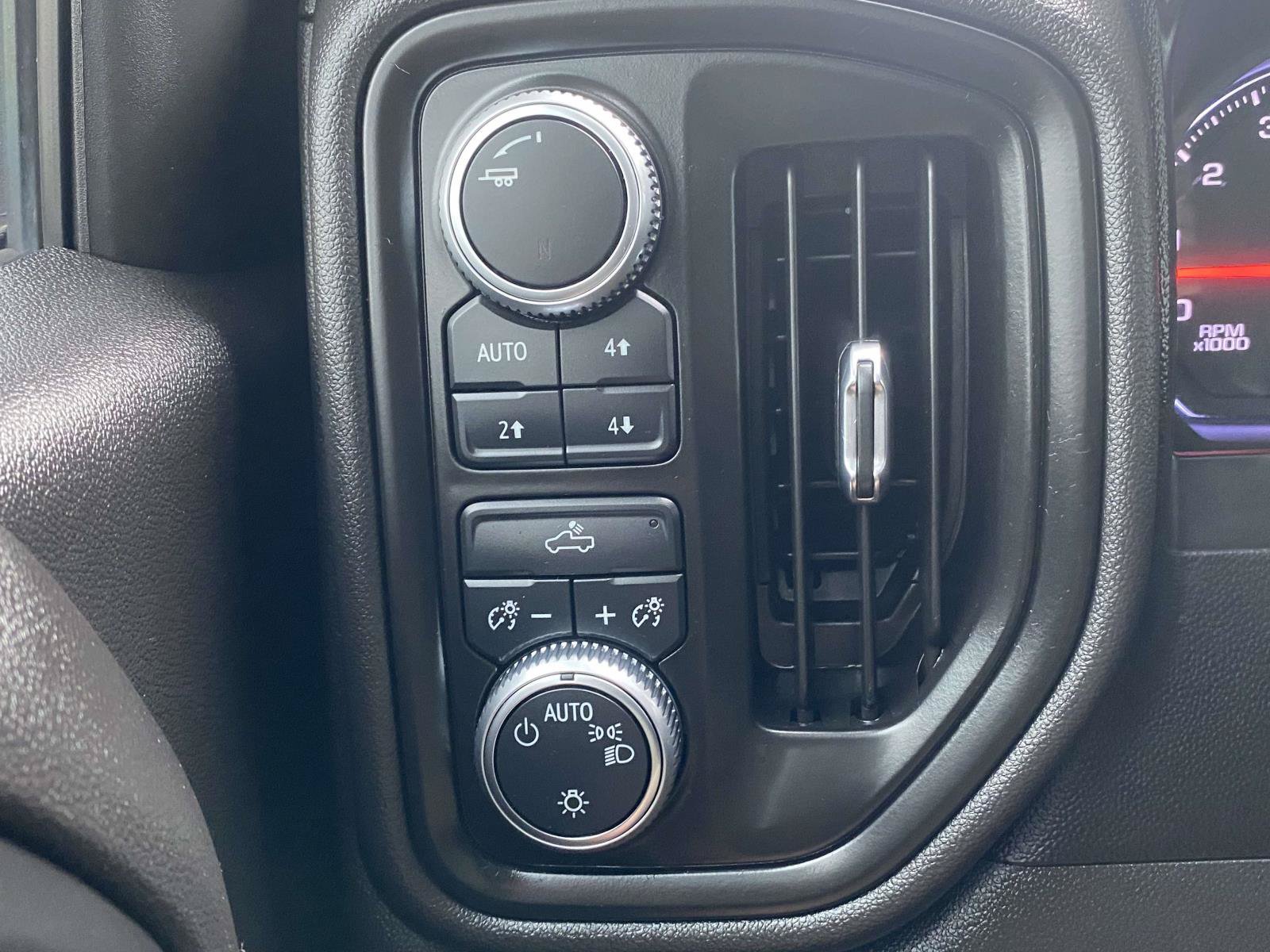 Used 2019 GMC Sierra 1500 4x4 Crew Cab w/ Convenience Package image 17