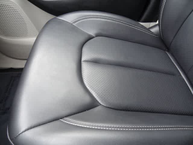 Used 2023 Chrysler Pacifica Touring-L FWD image 41