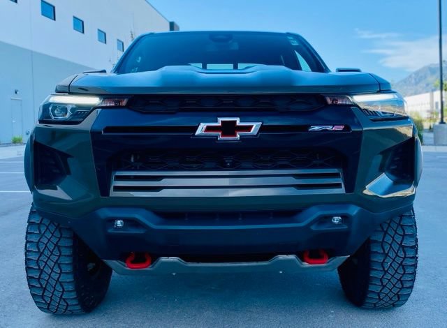 Used 2025 Chevrolet Colorado ZR2 w/ Technology Package AWD/4WD image 2