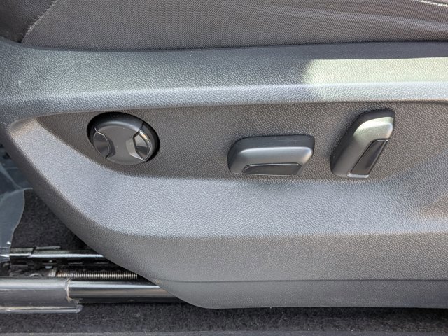 Used 2018 Volkswagen Tiguan SEL w/ R-Line Package image 16