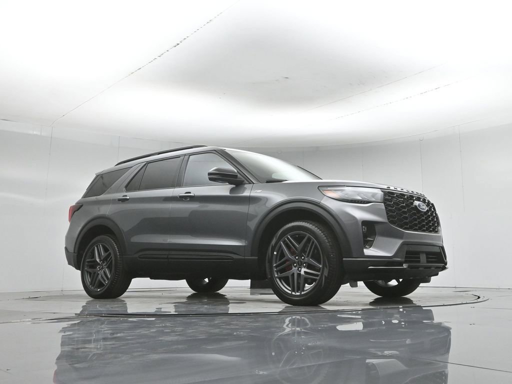 Certified 2025 Ford Explorer ST-Line w/ ST-Line Street Pack AWD/4WD image 4