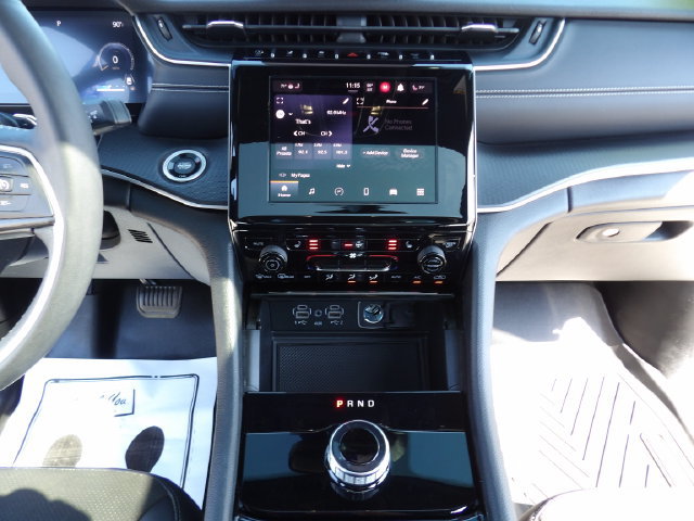 Used 2023 Jeep Grand Cherokee L Laredo AWD/4WD image 16