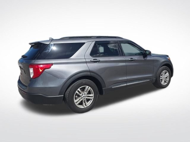 Certified 2024 Ford Explorer XLT RWD image 3
