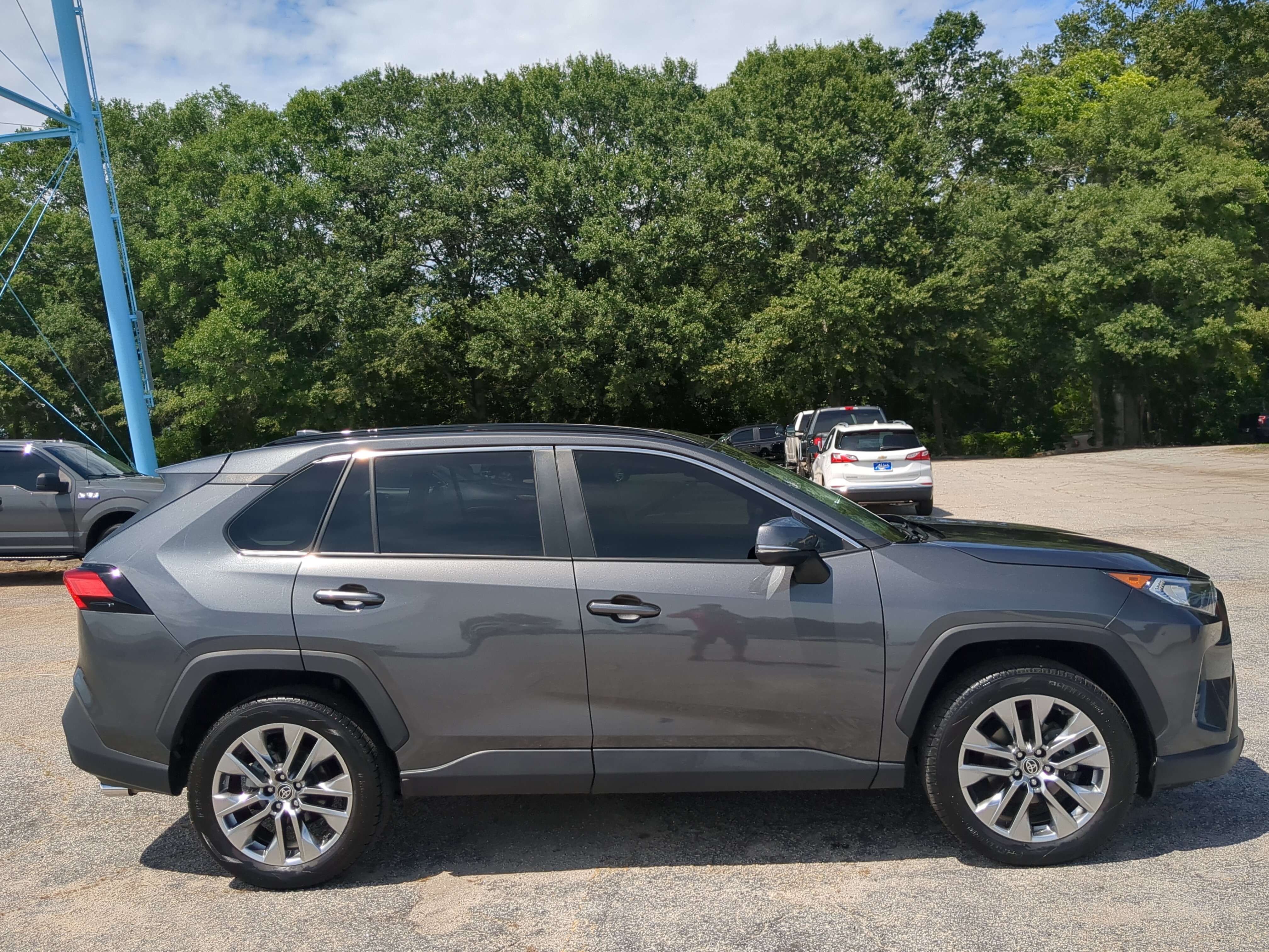 Used 2020 Toyota RAV4 XLE Premium FWD image 2