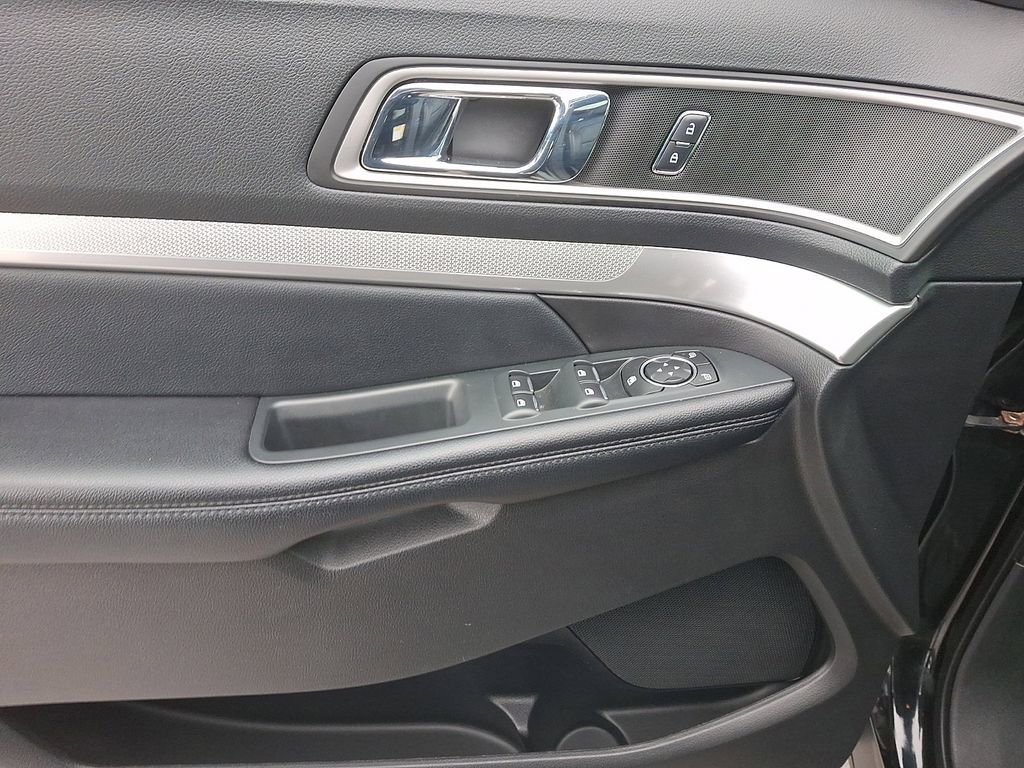 Certified 2017 Ford Explorer XLT w/ Equipment Group 202A image 13