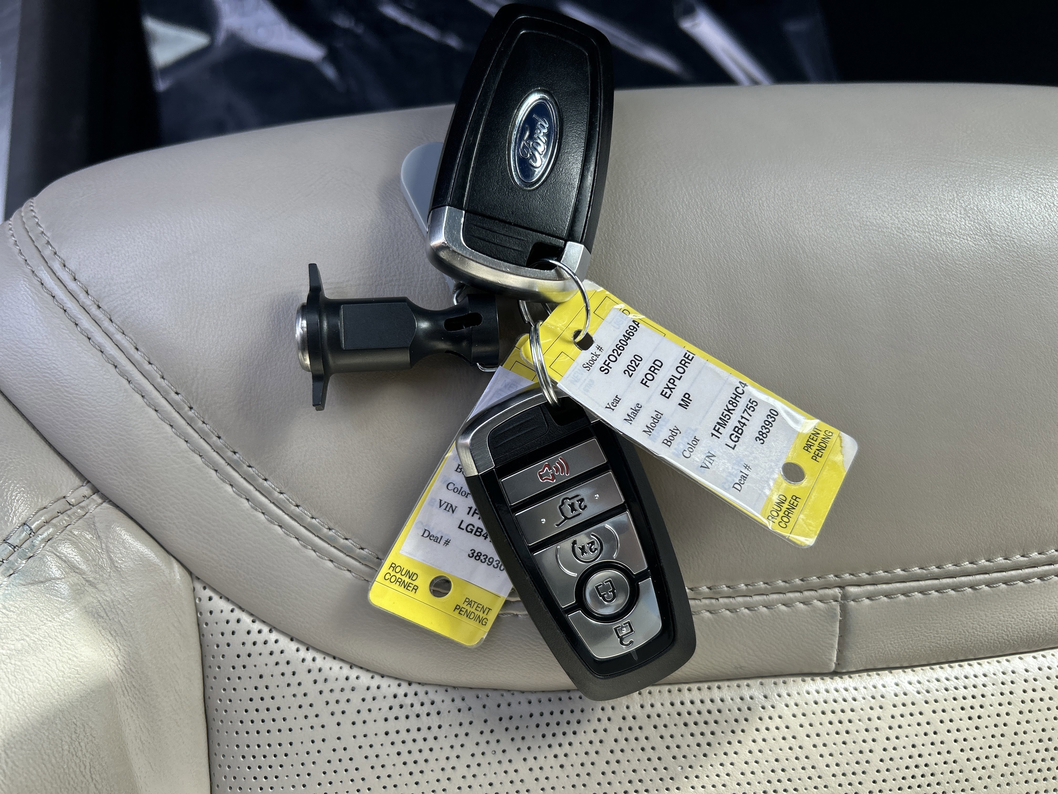 Certified 2020 Ford Explorer Platinum w/ Premium Technology Package image 32