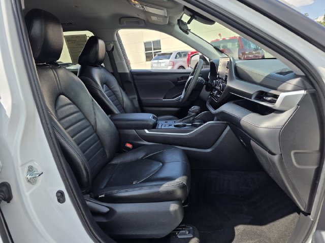 Used 2022 Toyota Highlander L FWD image 29
