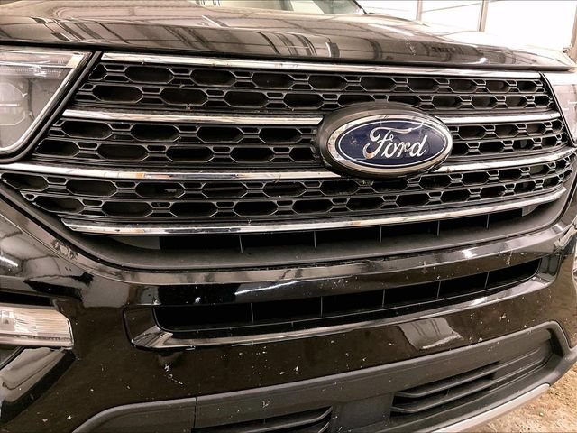 Certified 2022 Ford Explorer XLT w/ Equipment Group 202A AWD/4WD image 30