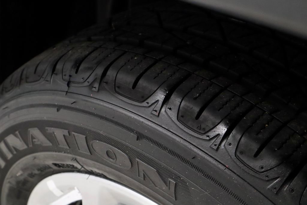 Used 2025 Jeep Compass Latitude image 19