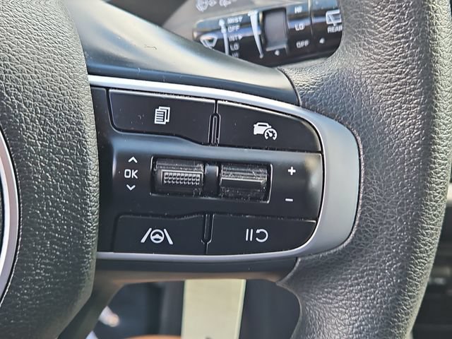 Used 2025 Kia Sportage LX FWD image 14