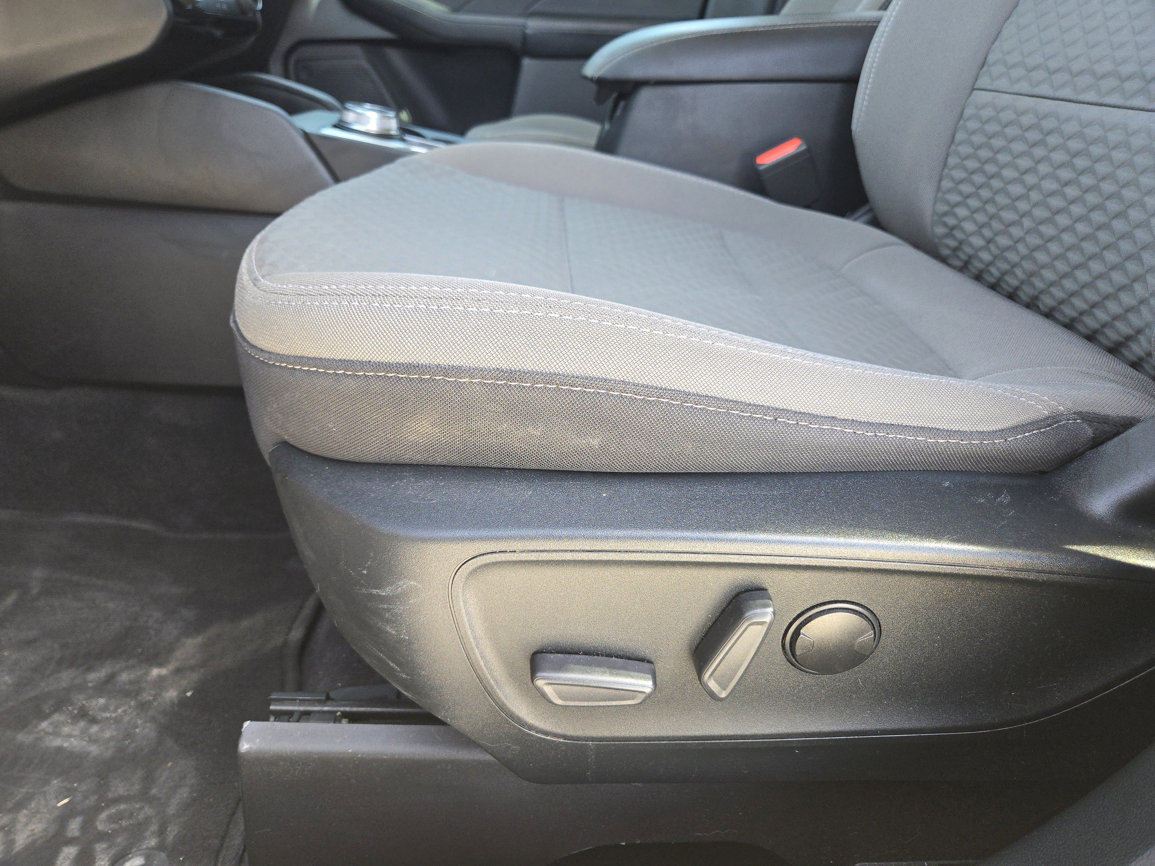 Certified 2022 Ford Escape SE w/ SE Sport Appearance Package image 23