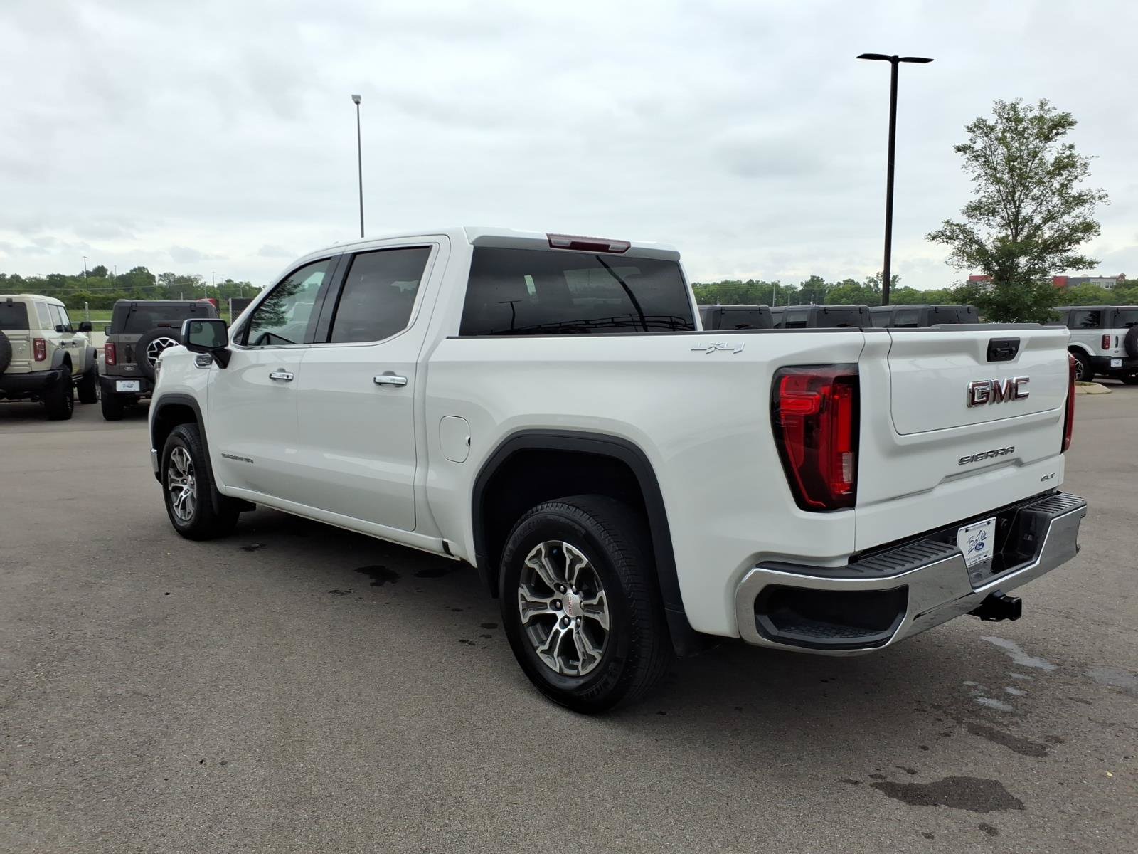 Used 2025 GMC Sierra 1500 SLT AWD/4WD image 5