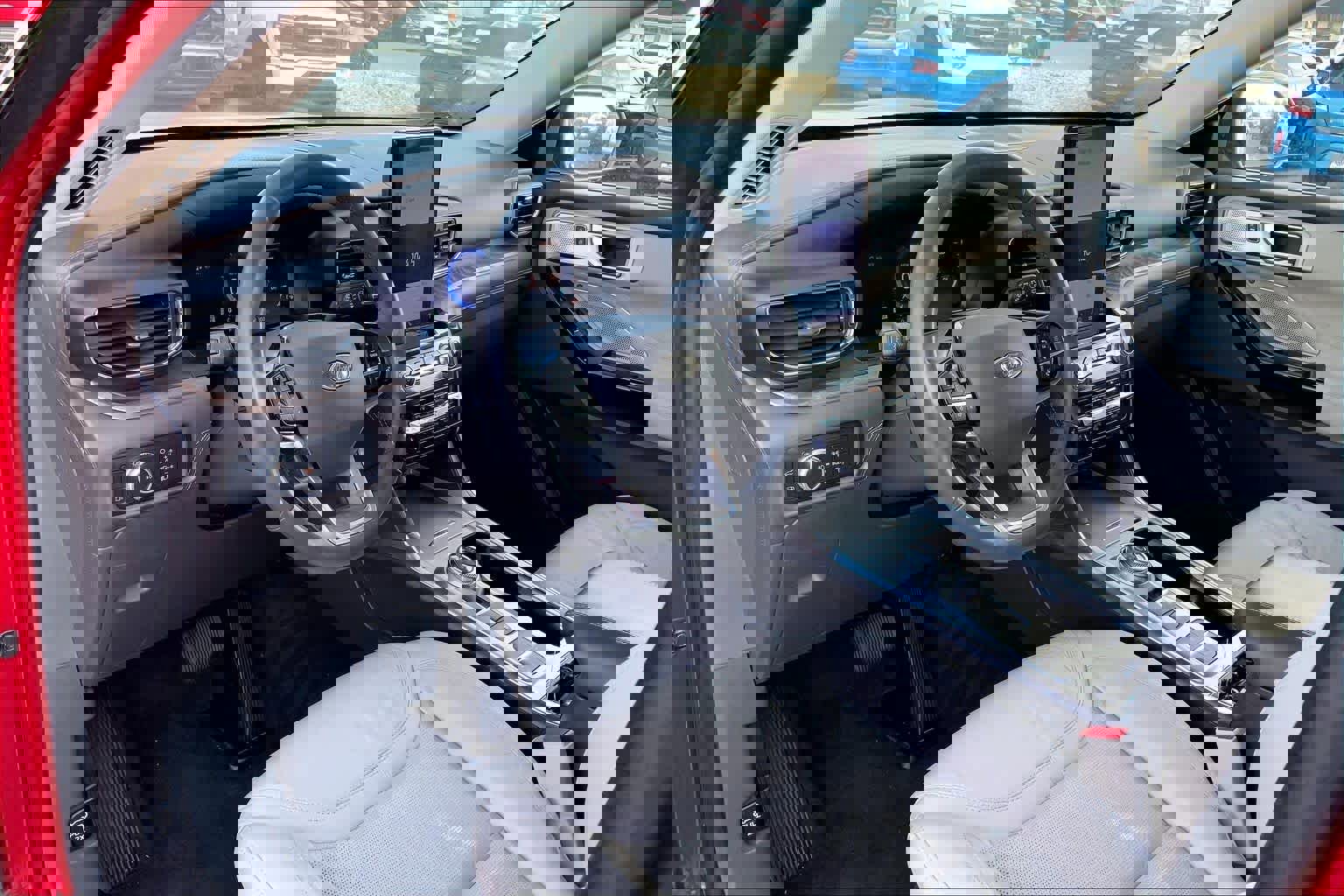 Certified 2022 Ford Explorer Platinum w/ Technology Package image 17