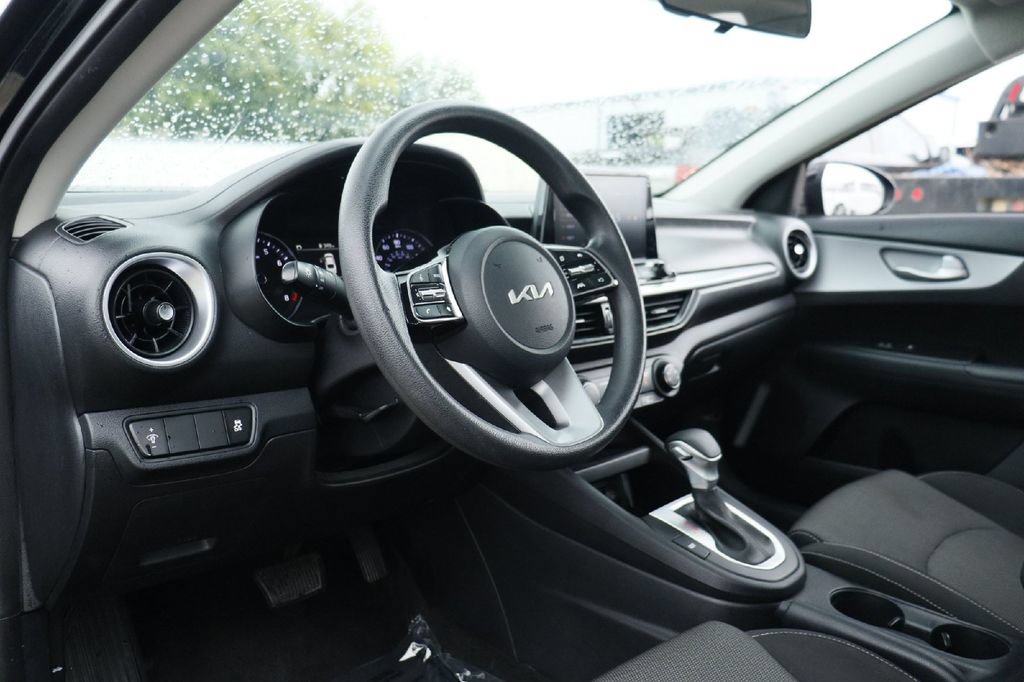 Used 2024 Kia Forte LXS FWD image 3