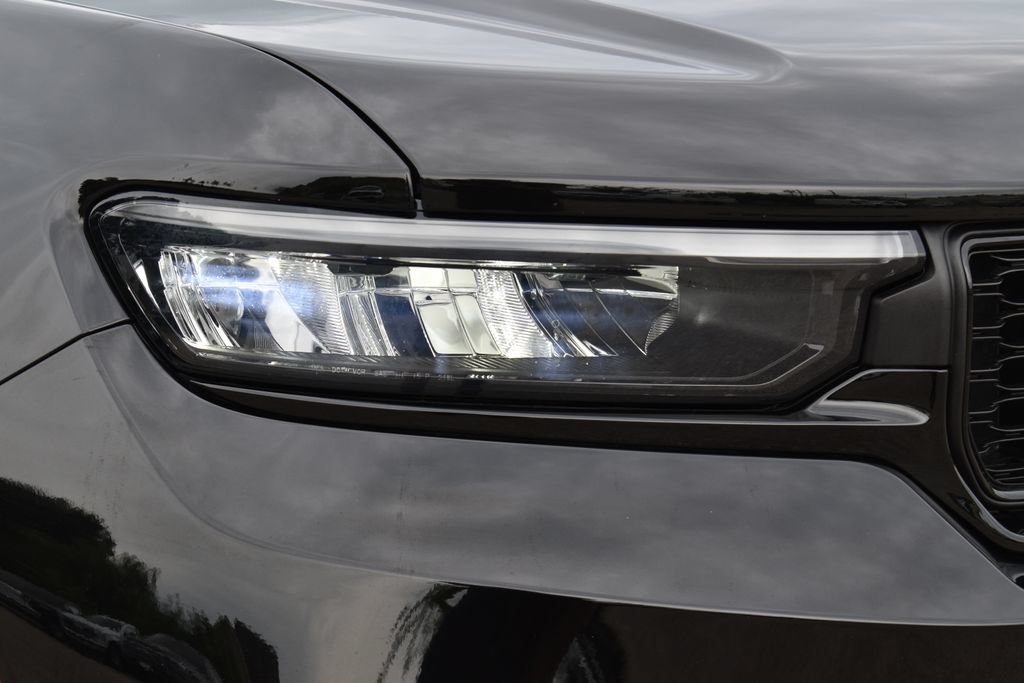 Used 2023 Jeep Grand Cherokee Altitude AWD/4WD image 4