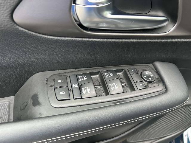 Used 2025 Chrysler Pacifica Select FWD image 23