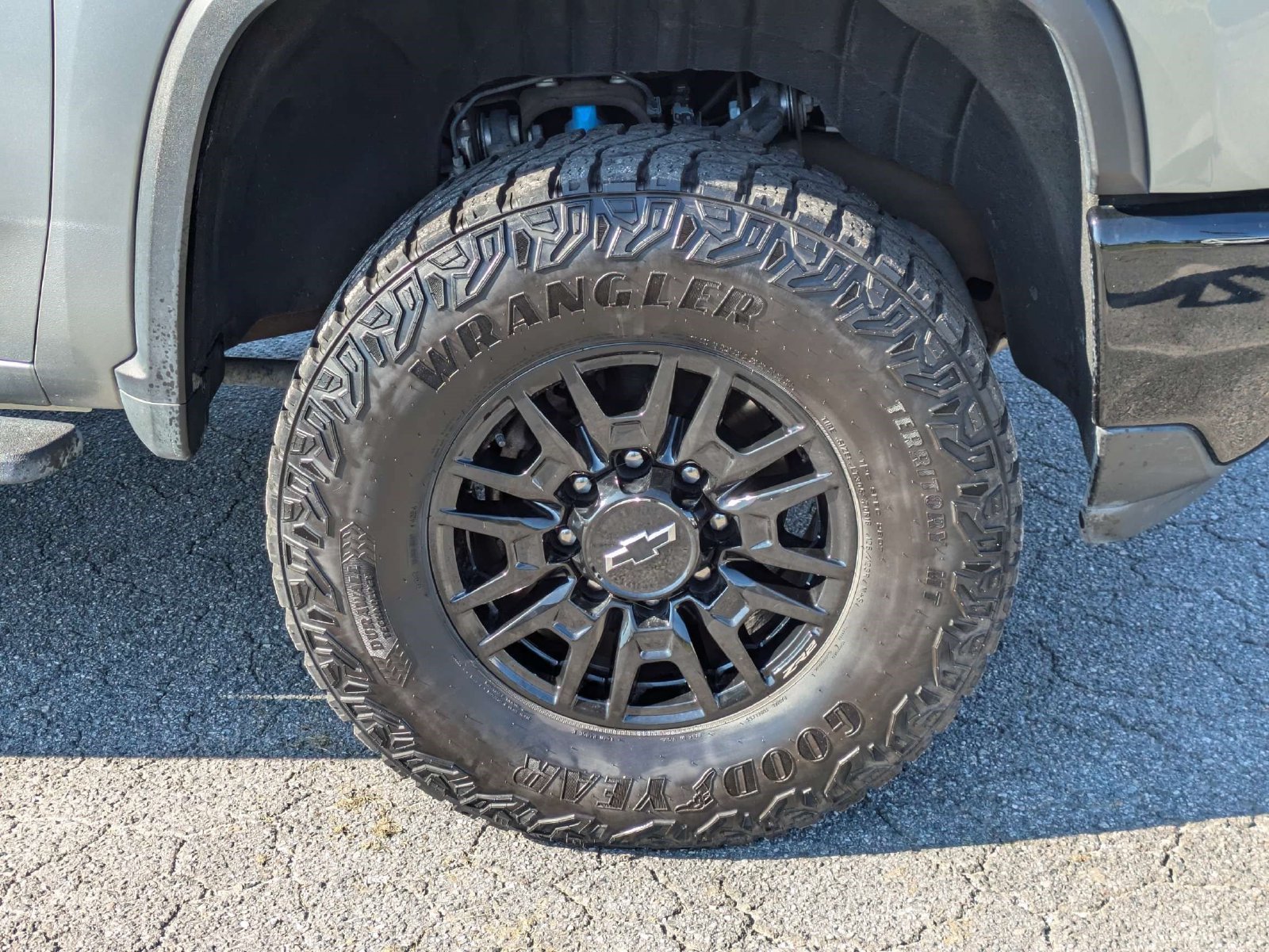 Used 2025 Chevrolet Silverado 2500 ZR2 w/ Technology Package AWD/4WD image 11