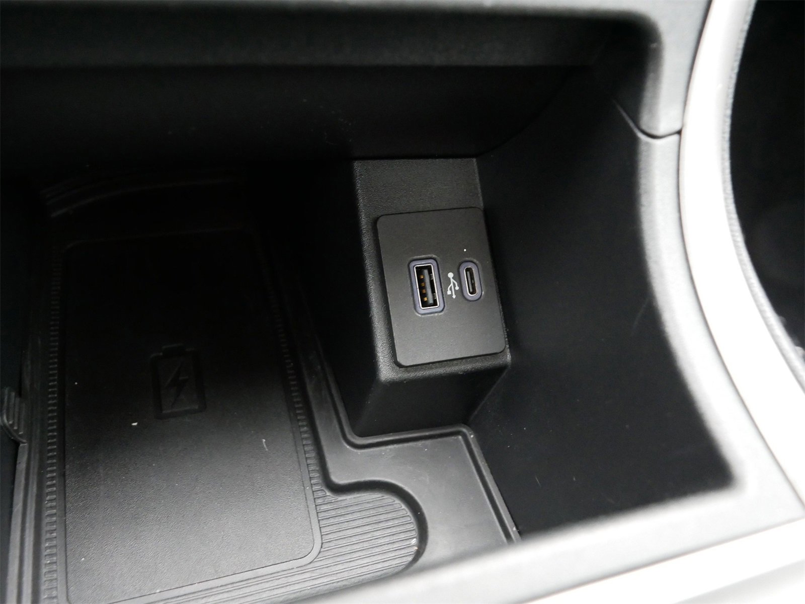 Certified 2024 Ford Edge SEL w/ Convenience Package image 28