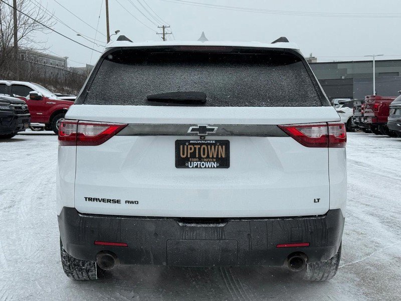 Used 2021 Chevrolet Traverse LT w/ LPO, Blackout Package image 3
