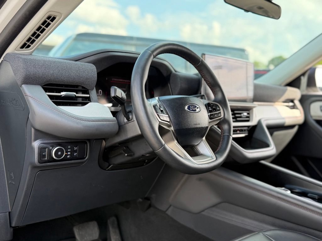 Certified 2025 Ford Explorer Active w/ Active Comfort Package AWD/4WD image 12