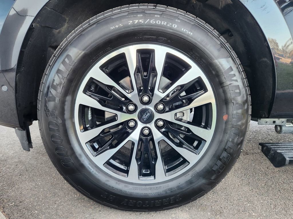 Certified 2025 Ford Expedition Platinum AWD/4WD image 21
