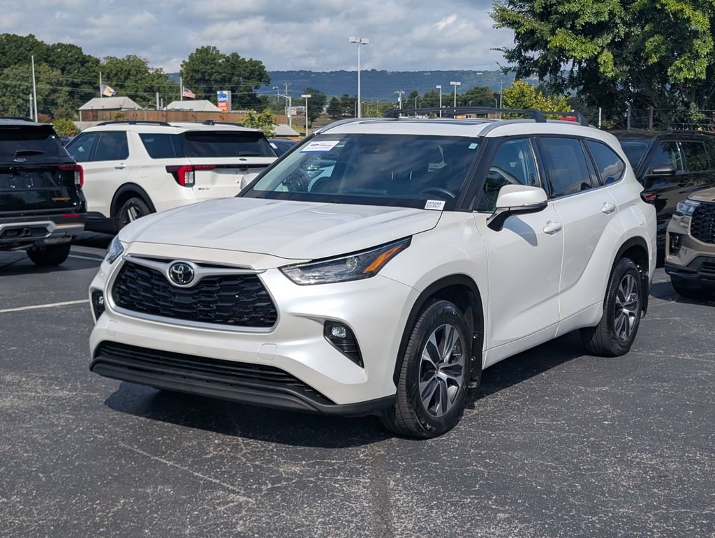Used 2022 Toyota Highlander XLE FWD image 5