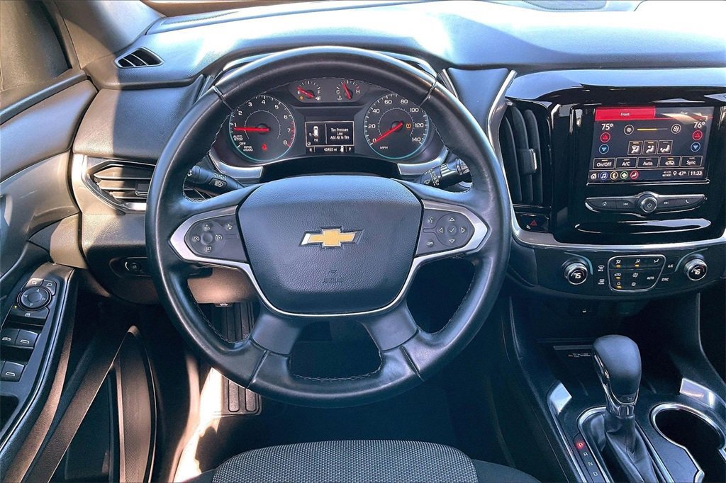 Used 2023 Chevrolet Traverse LT image 8