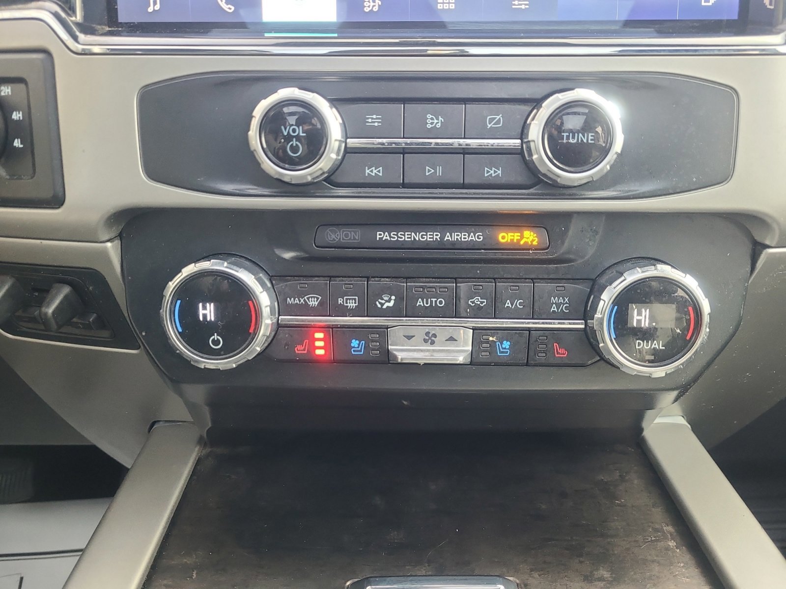 Certified 2022 Ford F350 Lariat image 30